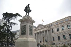 Estatua de Cervantes frente a las Cortes